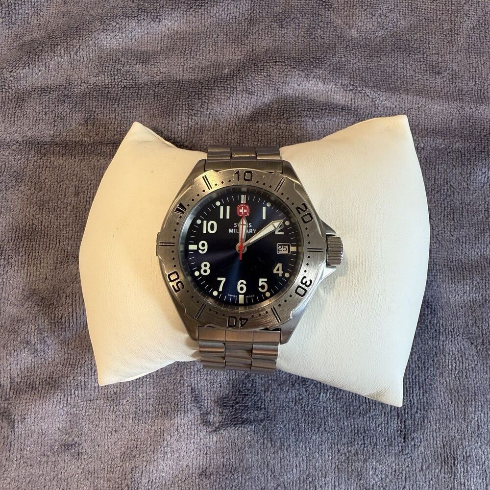 Wenger Swiss Military Men 79929U Date Silver Tone Quartz Analog